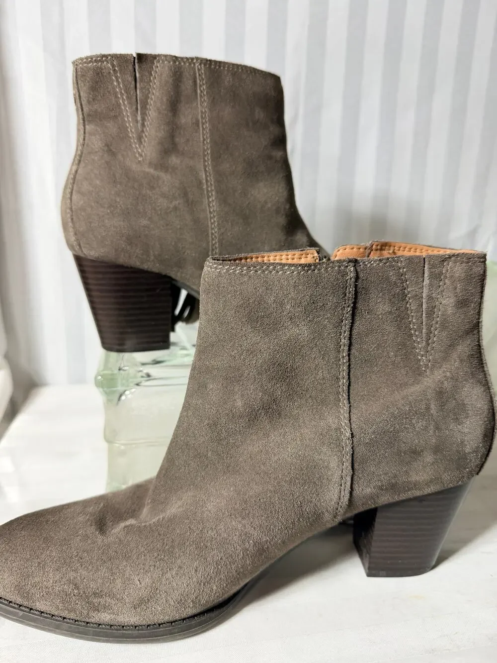 Vionic Madeline Boots Women Size 9 Suede Greige Ankle Bootie Weather Resistant - Picture 1 of 10